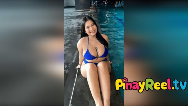 Nilamas ang Dede Habang Binabarena ang Pekpek Gamit ang Dildo