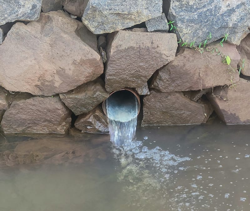 صيانة شبكات المياه والصرف الصحي