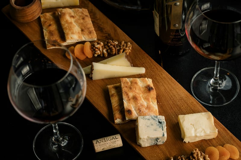 WINE AND CHEESES CATERING