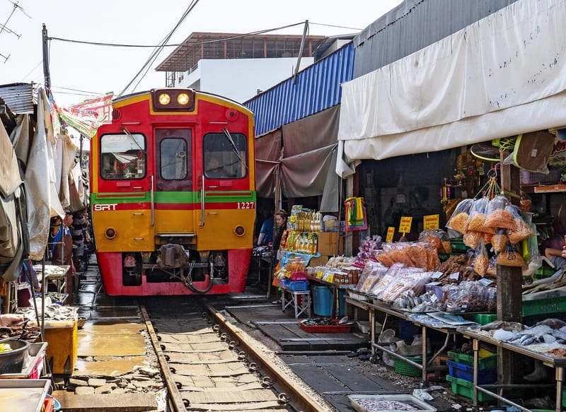 RAILWAY-FLOATING MARKET BOAT 1hr.