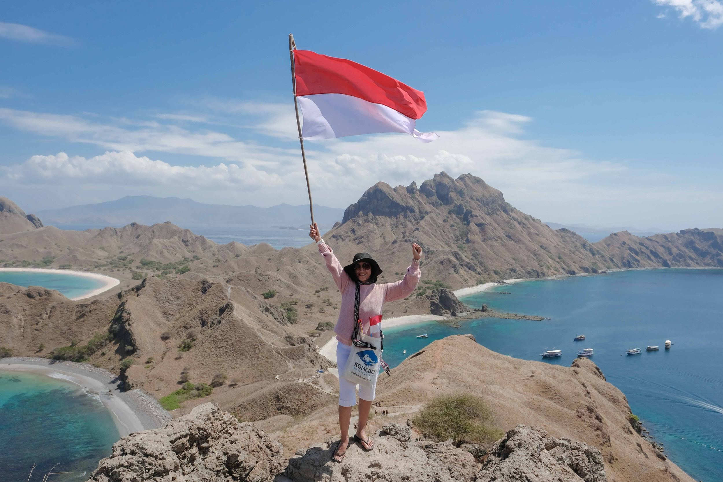 sail komodo padar island