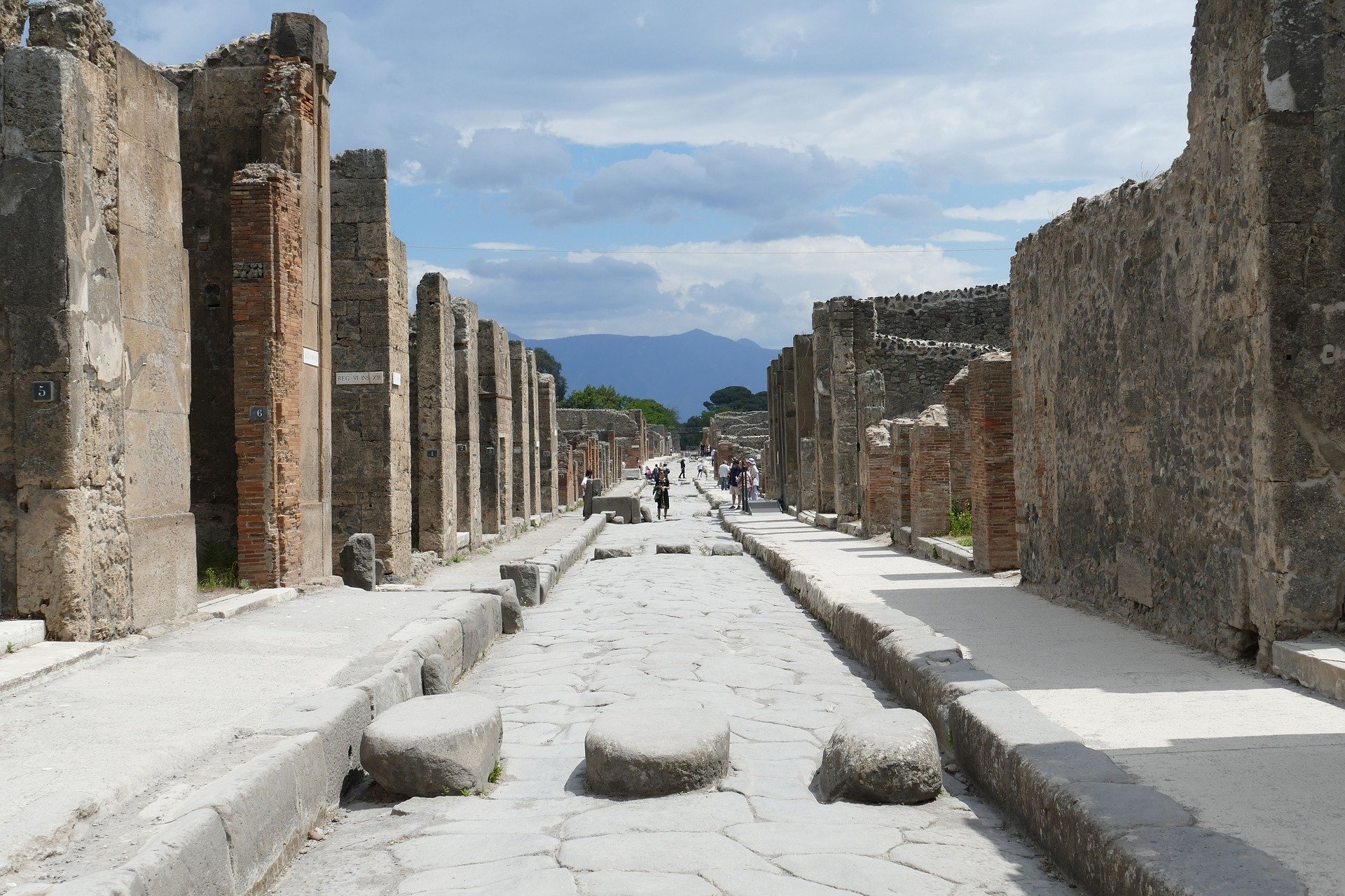 Day  Trip  to Naples: Breathe in The Sea Air