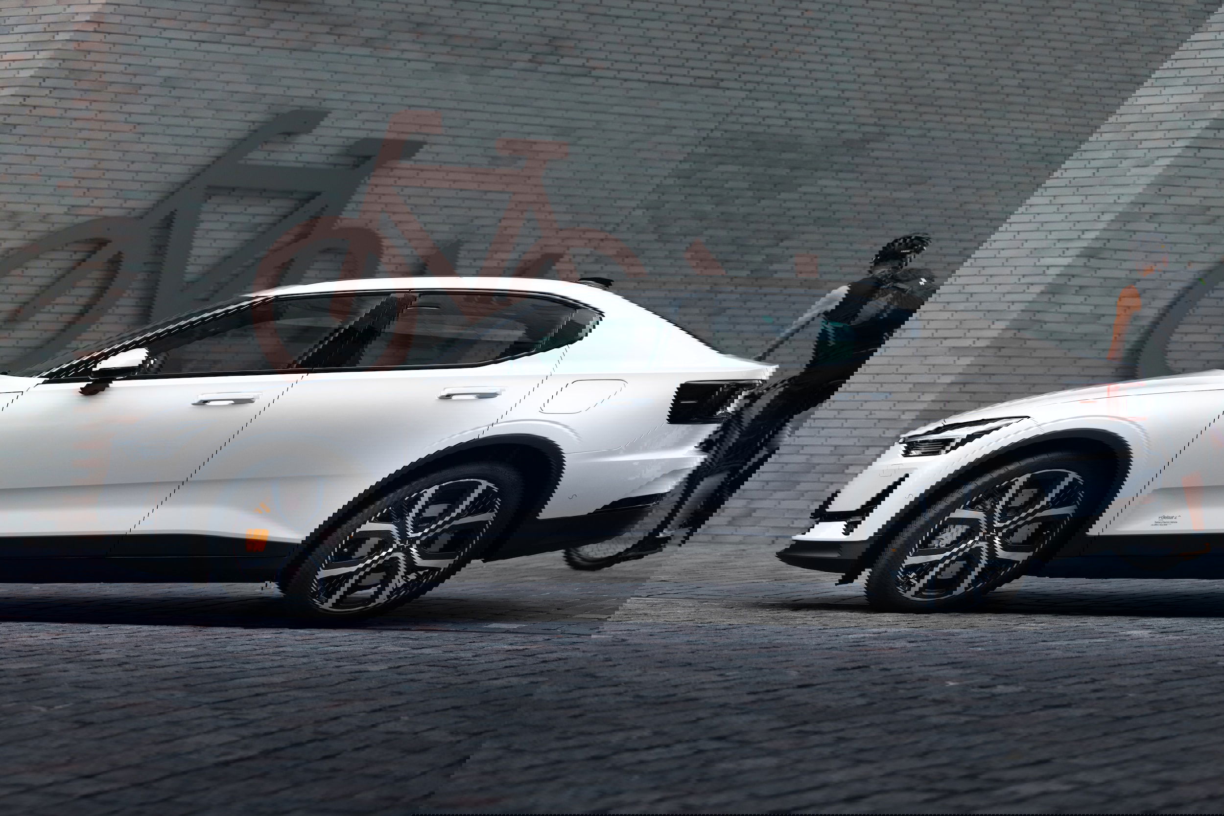 Polestar 2 Verus Tesla Model 3.