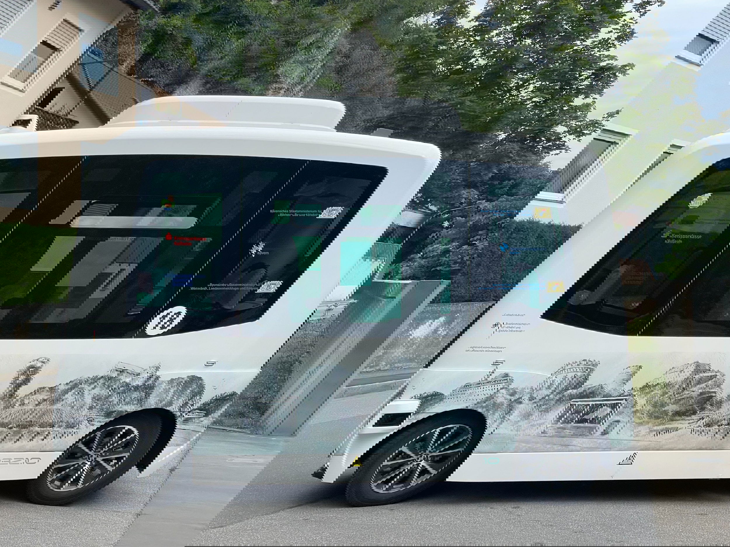 Autonomous cars can't work in cities.