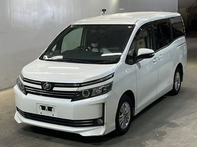 Toyota Voxy ZRR80-0047825