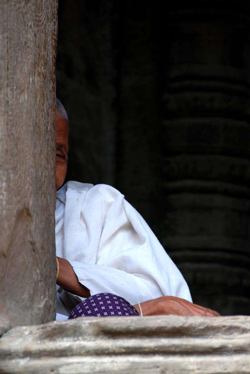 “Fotografiar es apropiarse de lo fotografiado. Significa establecer con el mundo una relación determinada que sabe a conocimiento y por lo tanto a poder”. Susan Sontag
