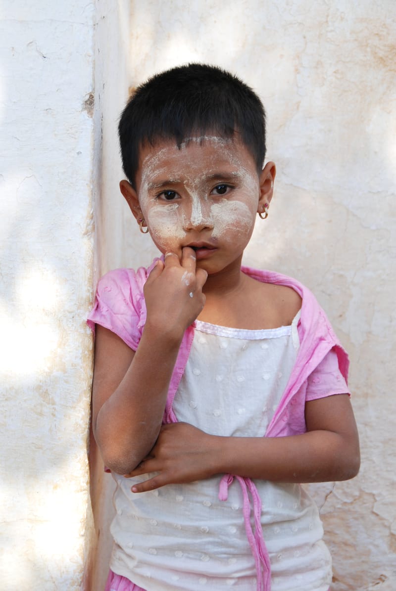 “Fotografiar es apropiarse de lo fotografiado. Significa establecer con el mundo una relación determinada que sabe a conocimiento y por lo tanto a poder”. Susan Sontag