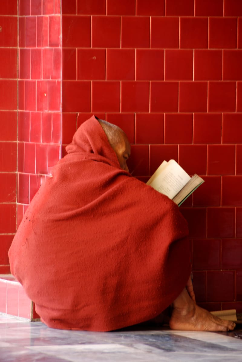 “Fotografiar es apropiarse de lo fotografiado. Significa establecer con el mundo una relación determinada que sabe a conocimiento y por lo tanto a poder”. Susan Sontag