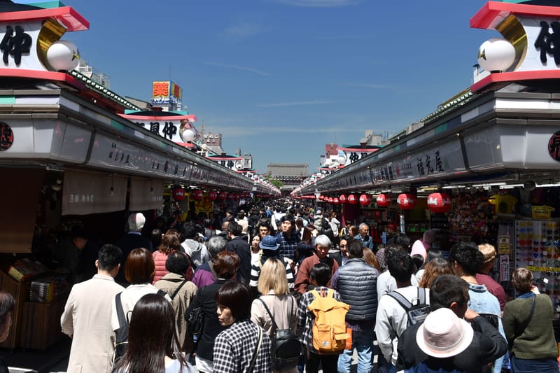 “La fotografía es el arte de la observación. Se trata de encontrar algo interesante en un lugar ordinario. Me he dado cuenta de que tiene poco que ver con las cosas que ves y mucho con cómo las ves”. Elliot Erwitt