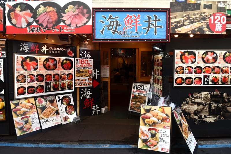 “La fotografía es el arte de la observación. Se trata de encontrar algo interesante en un lugar ordinario. Me he dado cuenta de que tiene poco que ver con las cosas que ves y mucho con cómo las ves”. Elliot Erwitt