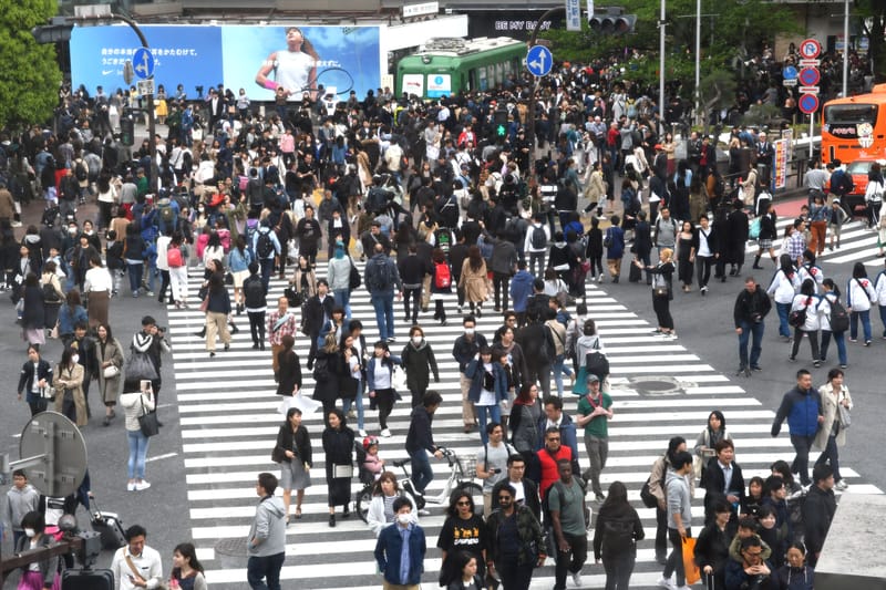 “La fotografía es el arte de la observación. Se trata de encontrar algo interesante en un lugar ordinario. Me he dado cuenta de que tiene poco que ver con las cosas que ves y mucho con cómo las ves”. Elliot Erwitt