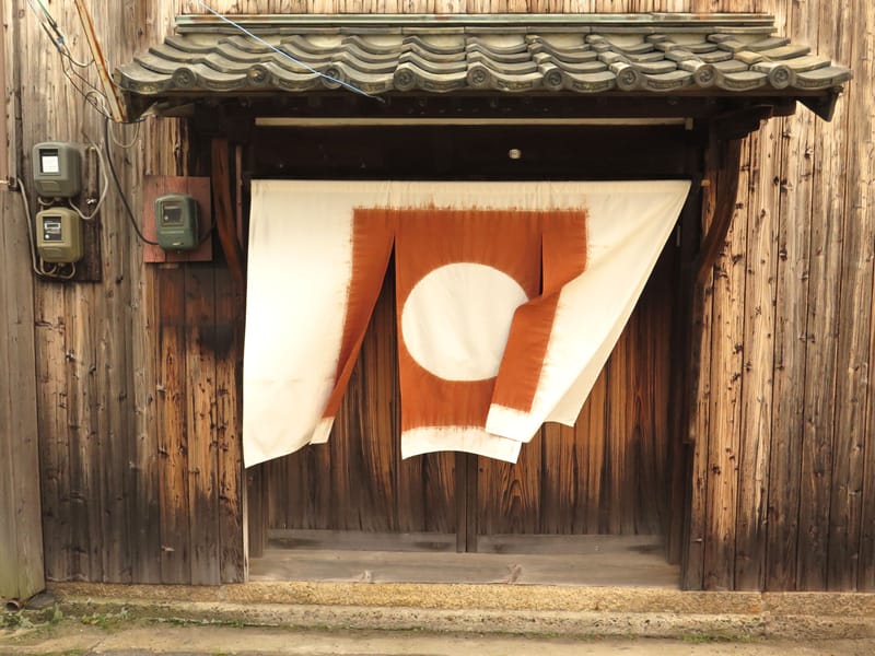 “La fotografía es el arte de la observación. Se trata de encontrar algo interesante en un lugar ordinario. Me he dado cuenta de que tiene poco que ver con las cosas que ves y mucho con cómo las ves”. Elliot Erwitt