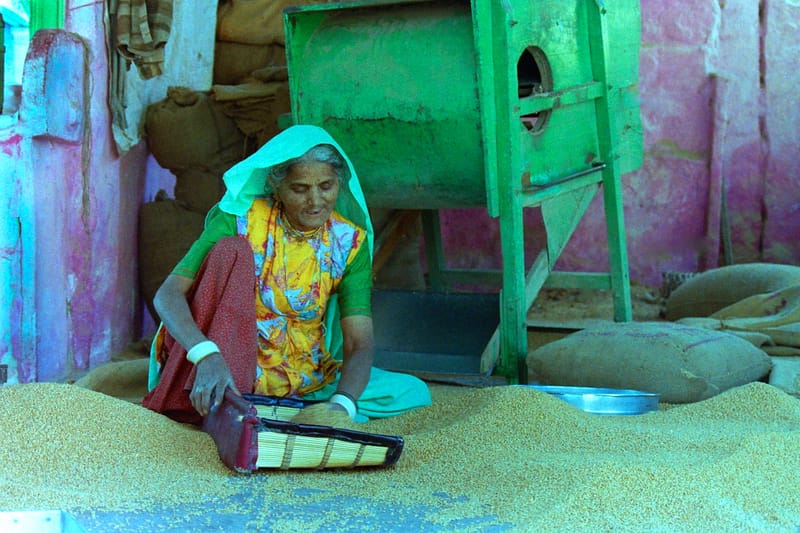 “La intención y el propósito de la fotografía es representar en términos visuales, sentimientos y experiencias que usualmente eluden la habilidad de las palabras para describirlas”. Ralph Gibson