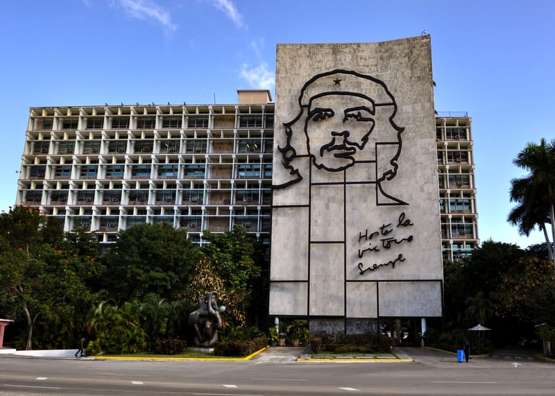 “No hacemos fotos con nuestras cámaras. Las hacemos con nuestro corazón y las hacemos con nuestras mentes, y la cámara no es más que una herramienta”. Arnold Newman