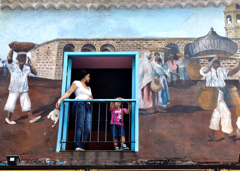 “No hacemos fotos con nuestras cámaras. Las hacemos con nuestro corazón y las hacemos con nuestras mentes, y la cámara no es más que una herramienta”. Arnold Newman