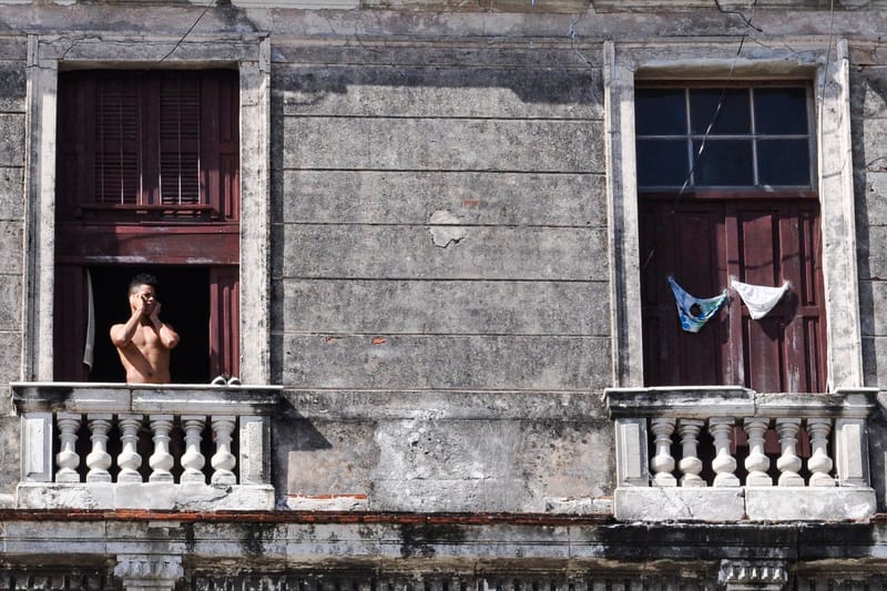 “No hacemos fotos con nuestras cámaras. Las hacemos con nuestro corazón y las hacemos con nuestras mentes, y la cámara no es más que una herramienta”. Arnold Newman