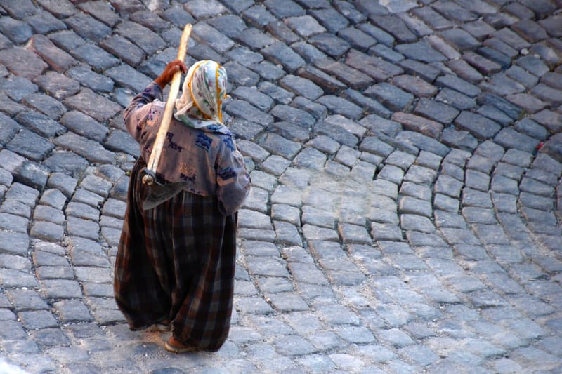 “La cámara fotográfica es un instrumento que enseña a gente cómo ver sin una cámara fotográfica”. Dorothea Lange