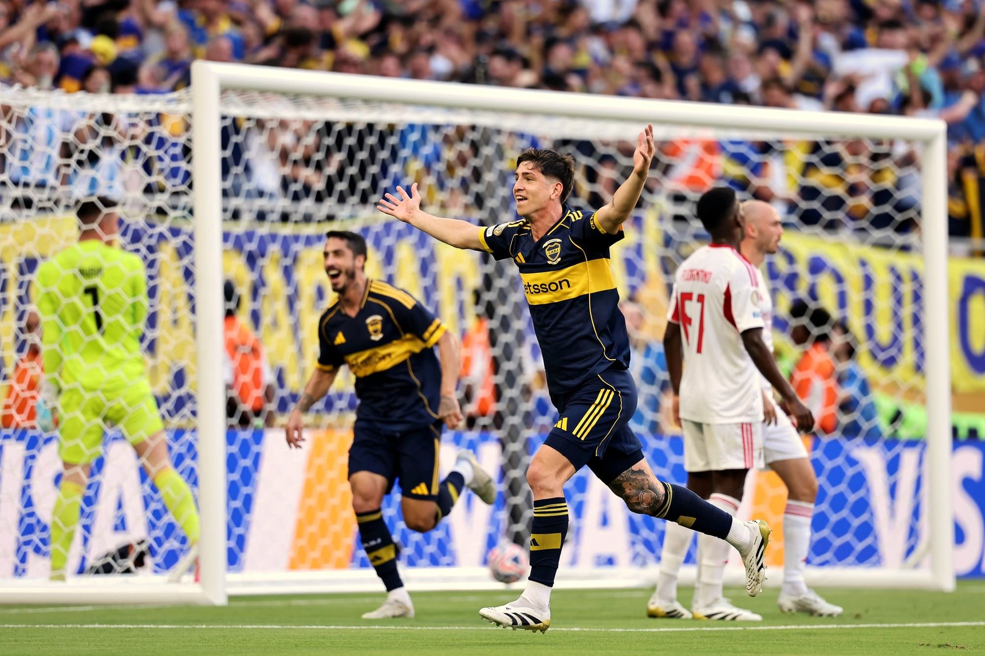 Red Cards and Late Drama: Benfica Rally to Hold Boca in Miami Thriller