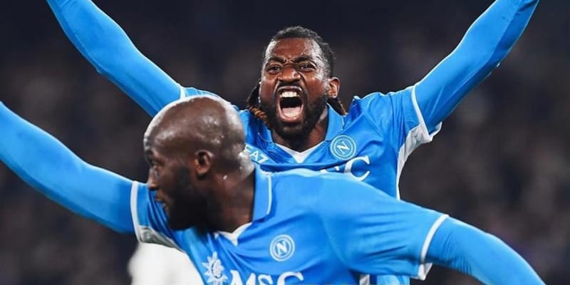 Napoli returned to defeat Juventus 2-1 in Serie A and end their unbeaten record