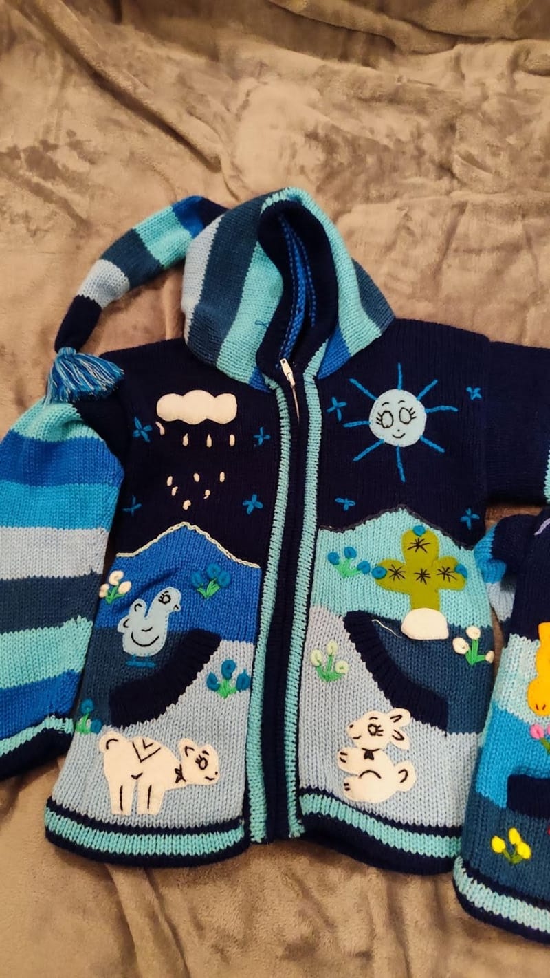 Niebieski Sweterek z Owcami