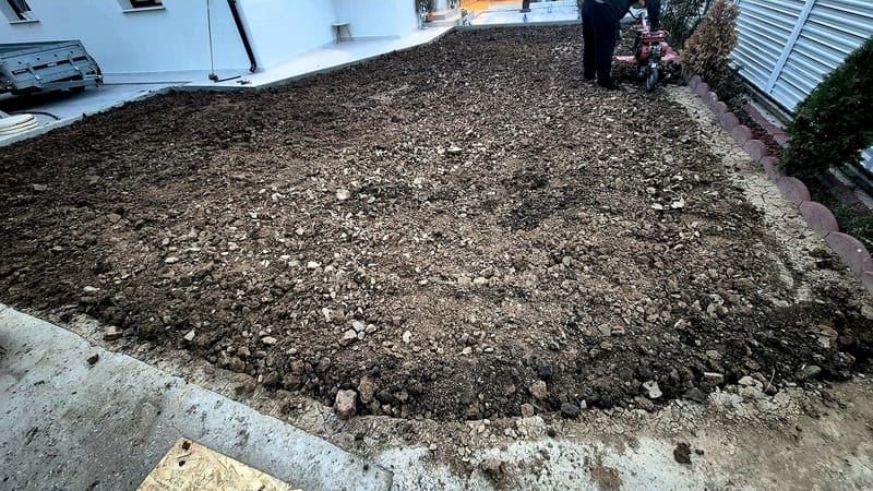 Pregatirea Profesionala a Terenului pentru un Gazon Perfect