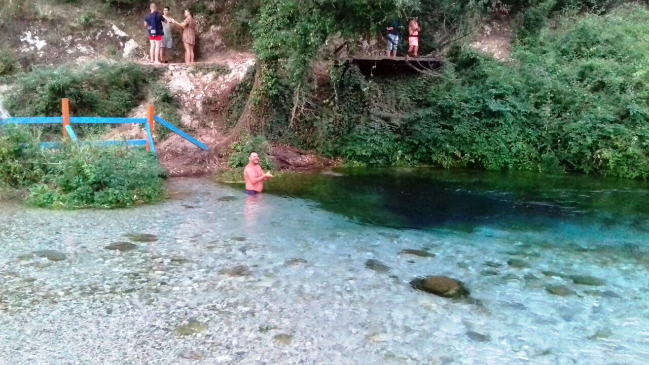 Kék szem forrás, UNESCO Világörökség helyszínére jelölt forrás