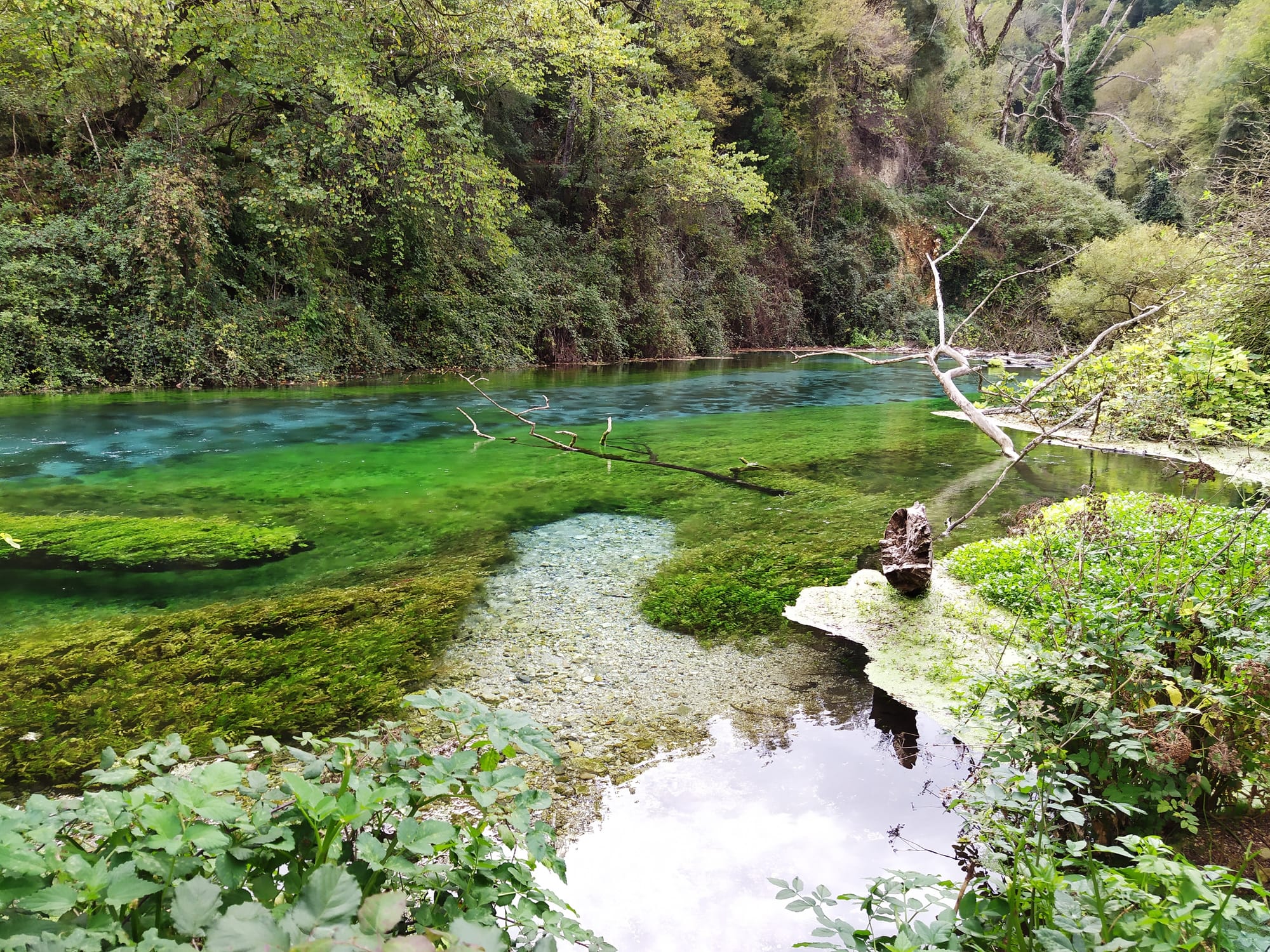 Kék szem forrás, UNESCO Világörökség helyszínére jelölt forrás