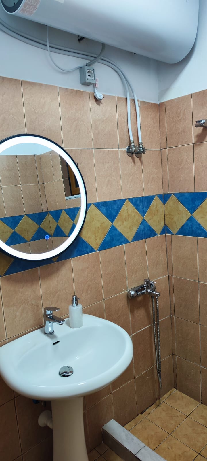 1+1 LAKÁSOK (5+1 FEKVŐHELY)