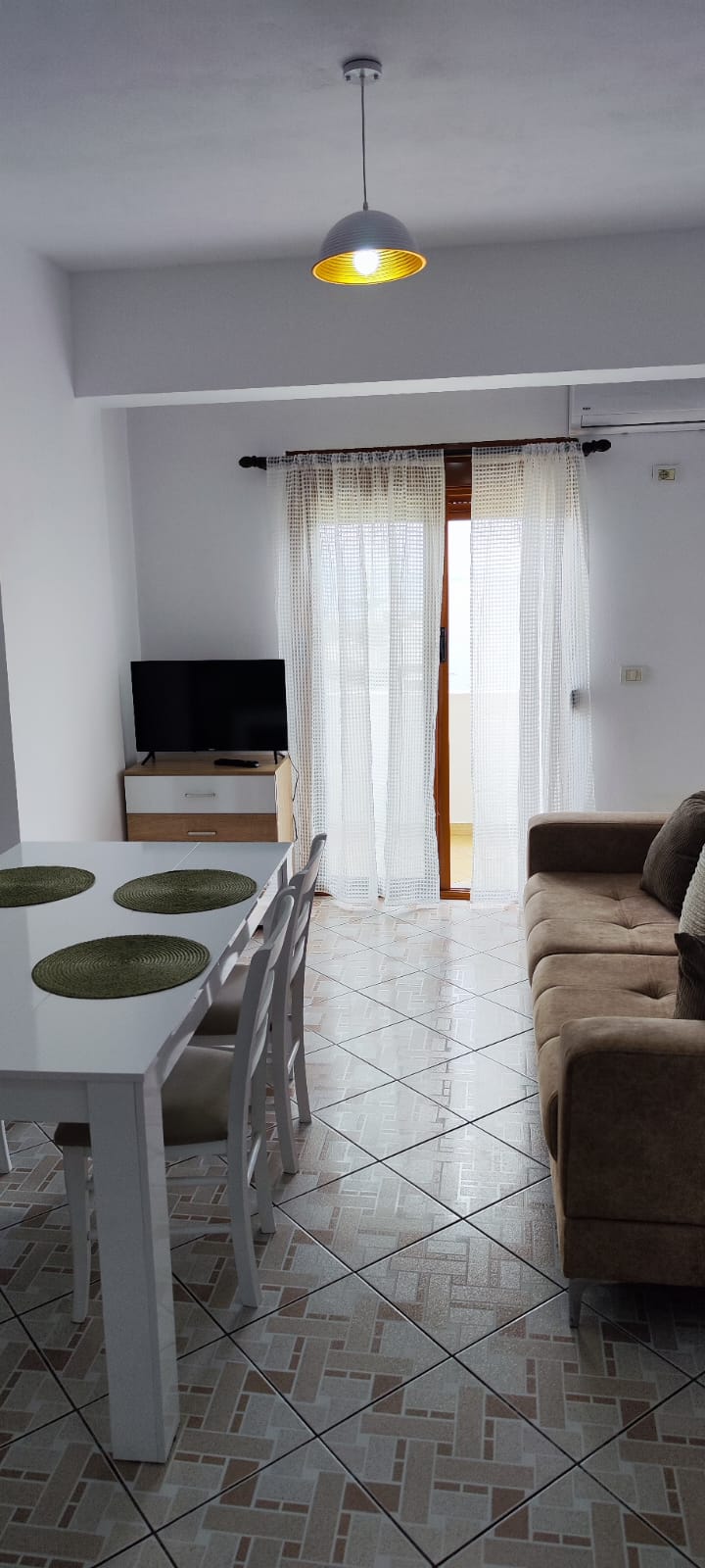 1+1 LAKÁSOK (5+1 FEKVŐHELY)