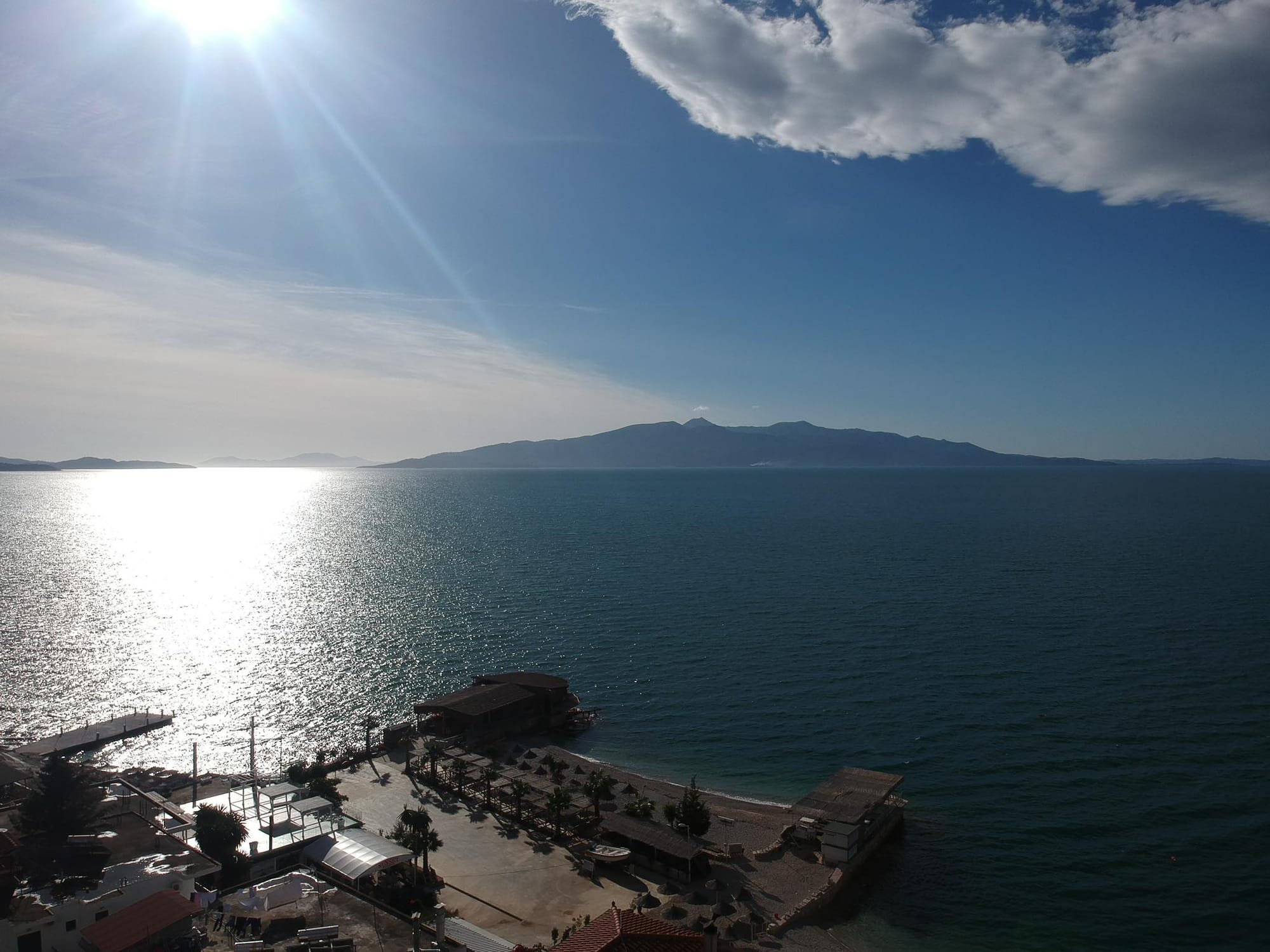 TÁRSASHÁZI LAKÁSOK, 6 LAKÁS EGY ÉPÜLETBEN, PARTON, BELVÁROSBAN