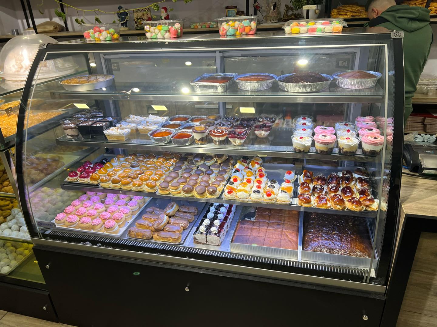 TÁRSASHÁZI LAKÁSOK, 6 LAKÁS EGY ÉPÜLETBEN, PARTON, BELVÁROSBAN