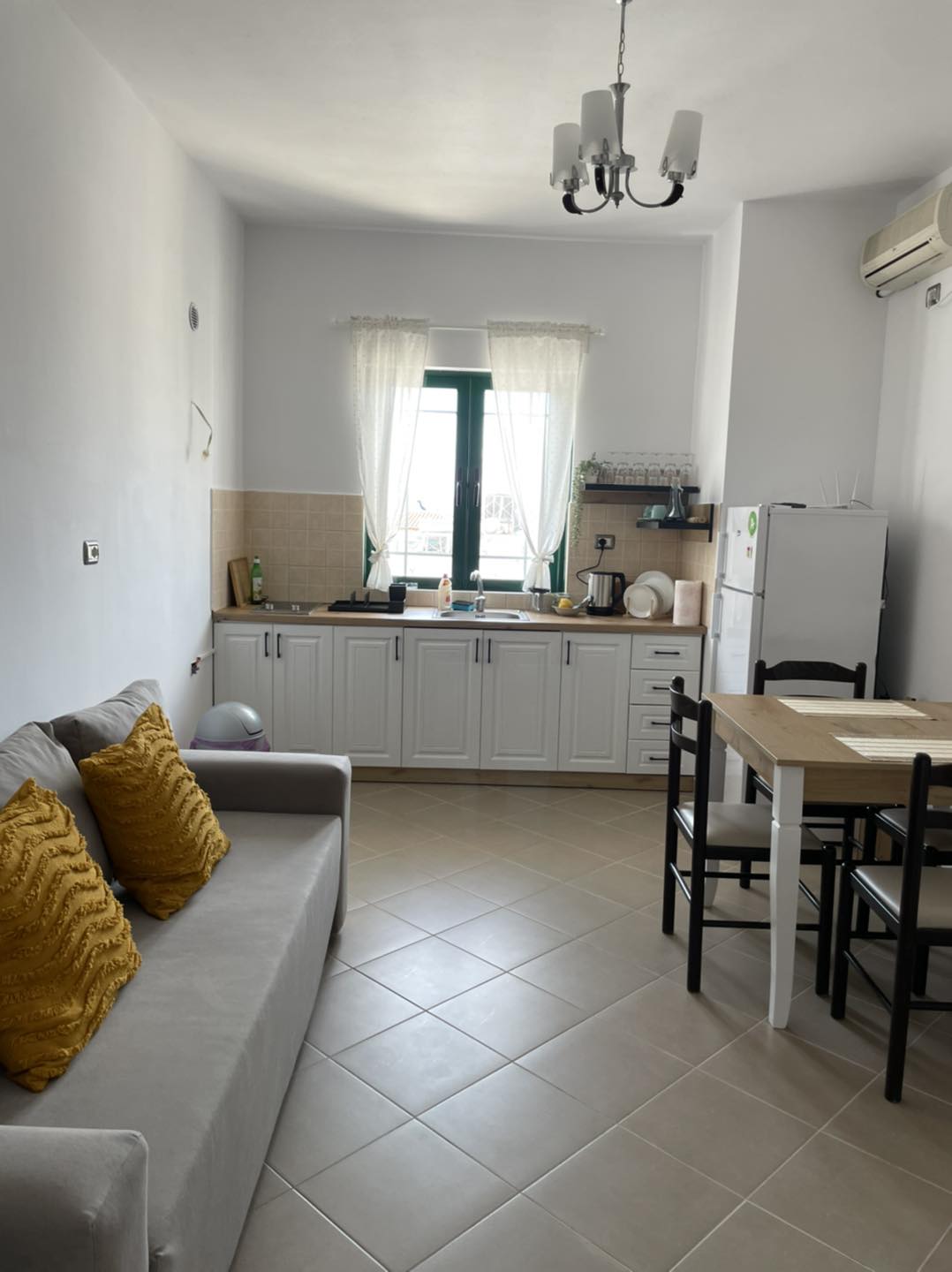 TÁRSASHÁZI LAKÁSOK, 6 LAKÁS EGY ÉPÜLETBEN, PARTON, BELVÁROSBAN