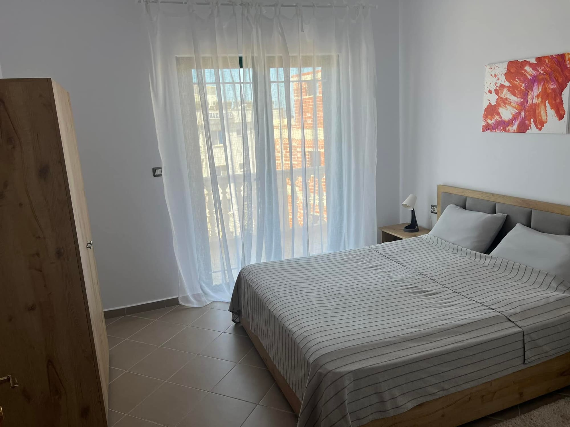 TÁRSASHÁZI LAKÁSOK, 6 LAKÁS EGY ÉPÜLETBEN, PARTON, BELVÁROSBAN