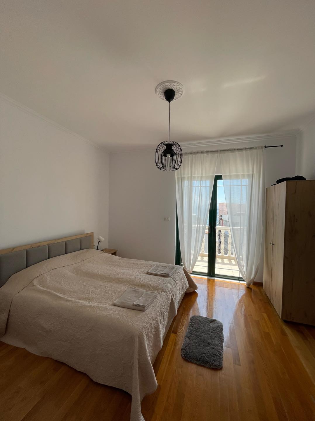 TÁRSASHÁZI LAKÁSOK, 6 LAKÁS EGY ÉPÜLETBEN, PARTON, BELVÁROSBAN