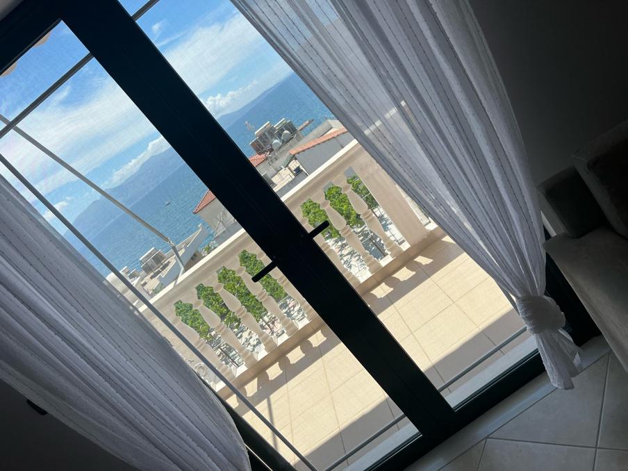 TÁRSASHÁZI LAKÁSOK, 6 LAKÁS EGY ÉPÜLETBEN, PARTON, BELVÁROSBAN