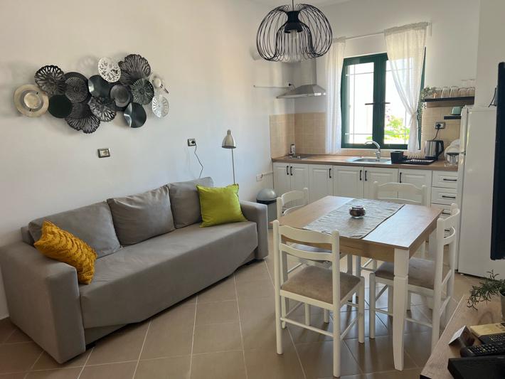 TÁRSASHÁZI LAKÁSOK, 6 LAKÁS EGY ÉPÜLETBEN, PARTON, BELVÁROSBAN