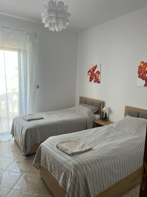 TÁRSASHÁZI LAKÁSOK, 6 LAKÁS EGY ÉPÜLETBEN, PARTON, BELVÁROSBAN