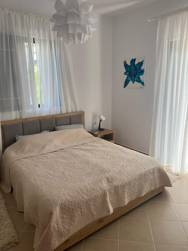 TÁRSASHÁZI LAKÁSOK, 6 LAKÁS EGY ÉPÜLETBEN, PARTON, BELVÁROSBAN