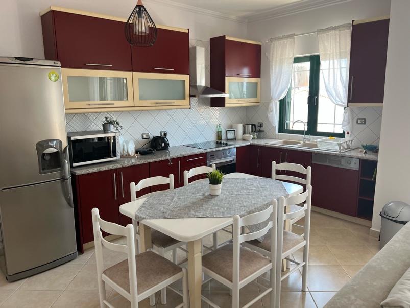 TÁRSASHÁZI LAKÁSOK, 6 LAKÁS EGY ÉPÜLETBEN, PARTON, BELVÁROSBAN