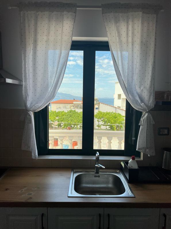 TÁRSASHÁZI LAKÁSOK, 6 LAKÁS EGY ÉPÜLETBEN, PARTON, BELVÁROSBAN