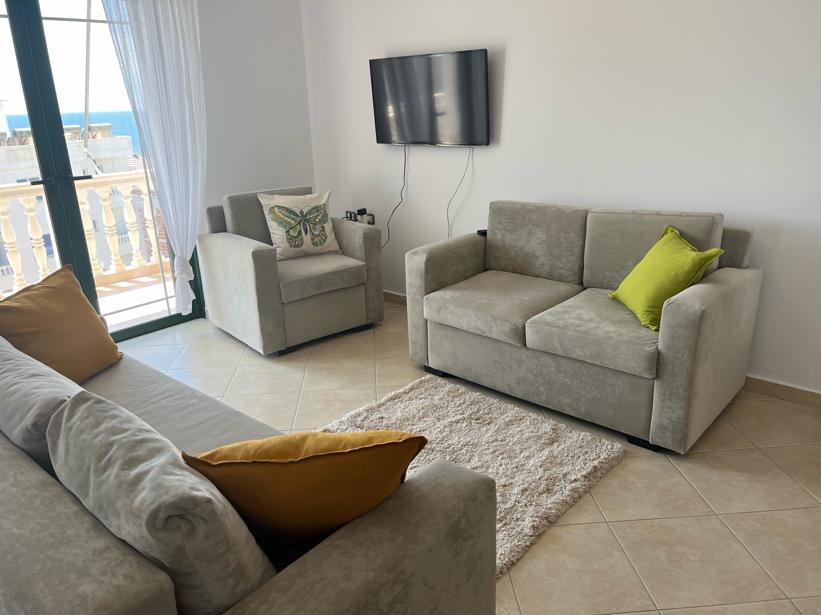 TÁRSASHÁZI LAKÁSOK, 6 LAKÁS EGY ÉPÜLETBEN, PARTON, BELVÁROSBAN