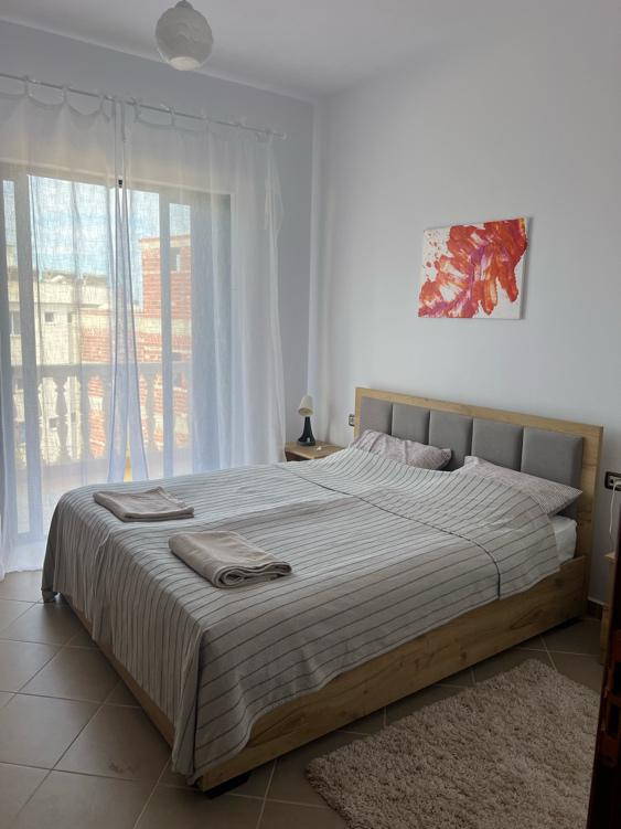 TÁRSASHÁZI LAKÁSOK, 6 LAKÁS EGY ÉPÜLETBEN, PARTON, BELVÁROSBAN