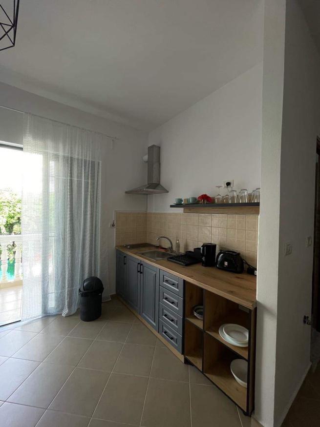 TÁRSASHÁZI LAKÁSOK, 6 LAKÁS EGY ÉPÜLETBEN, PARTON, BELVÁROSBAN