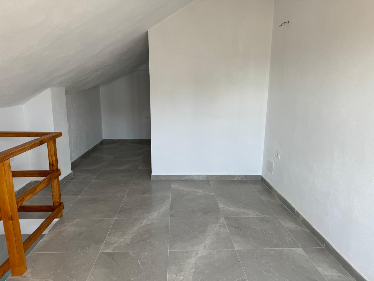 Durres öbölben, Golemben, tengerparti duplex lakás eladó