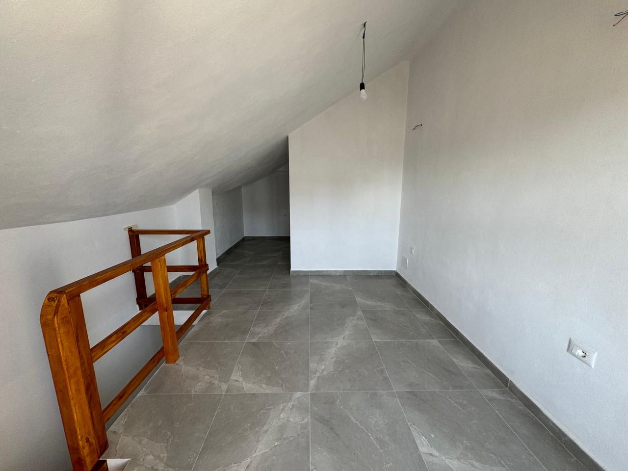 Durres öbölben, Golemben, tengerparti duplex lakás eladó