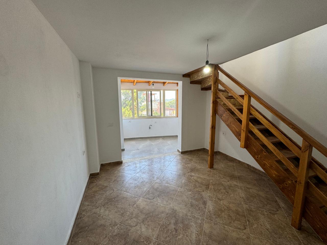 Durres öbölben, Golemben, tengerparti duplex lakás eladó