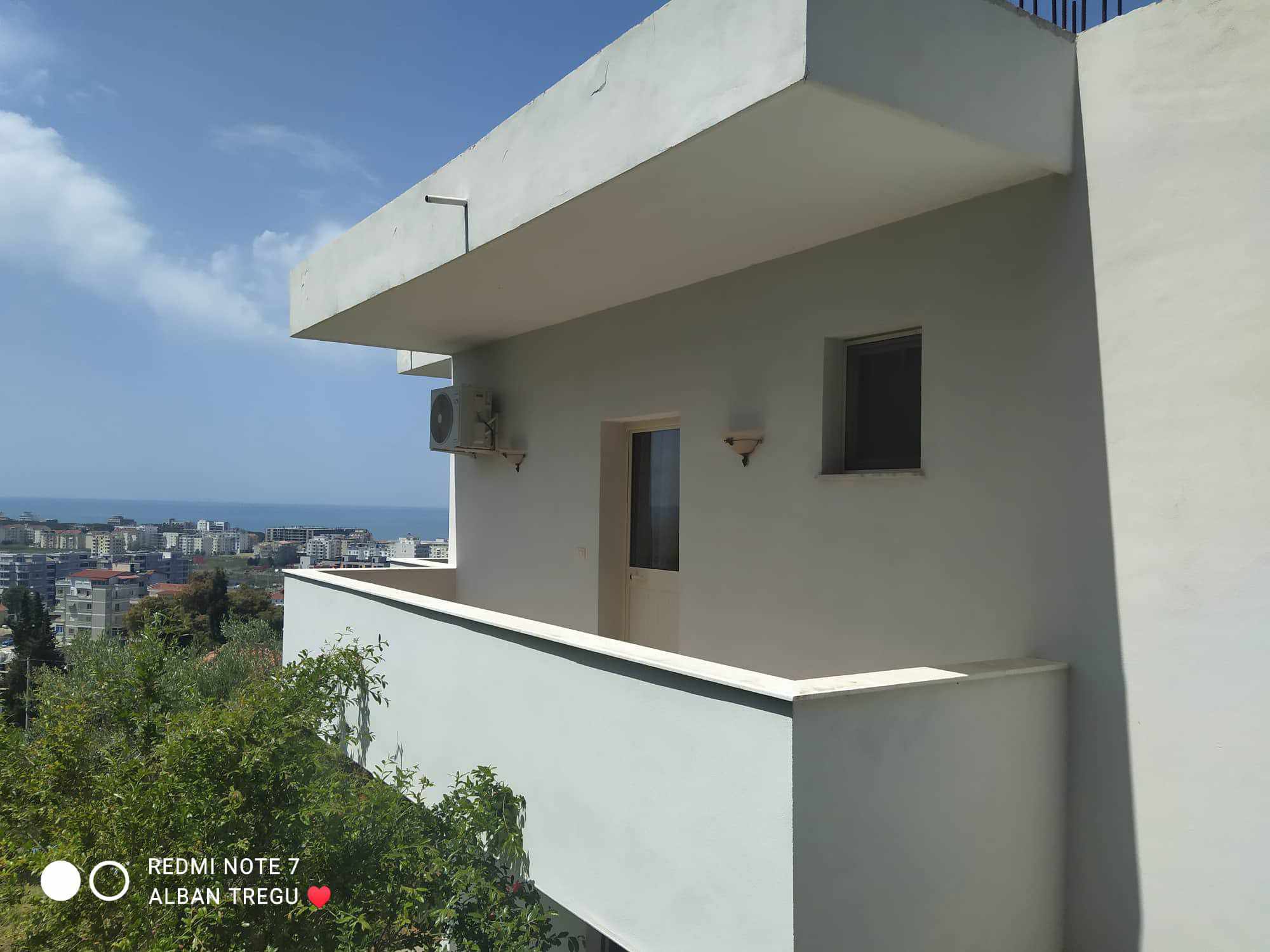 Albániában kertes családi ház eladó!