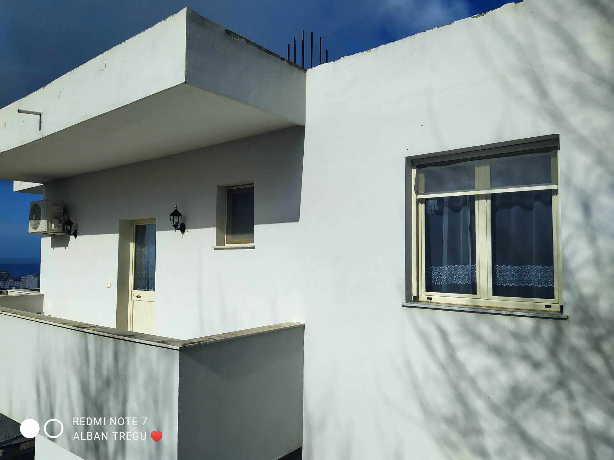 Albániában kertes családi ház eladó!