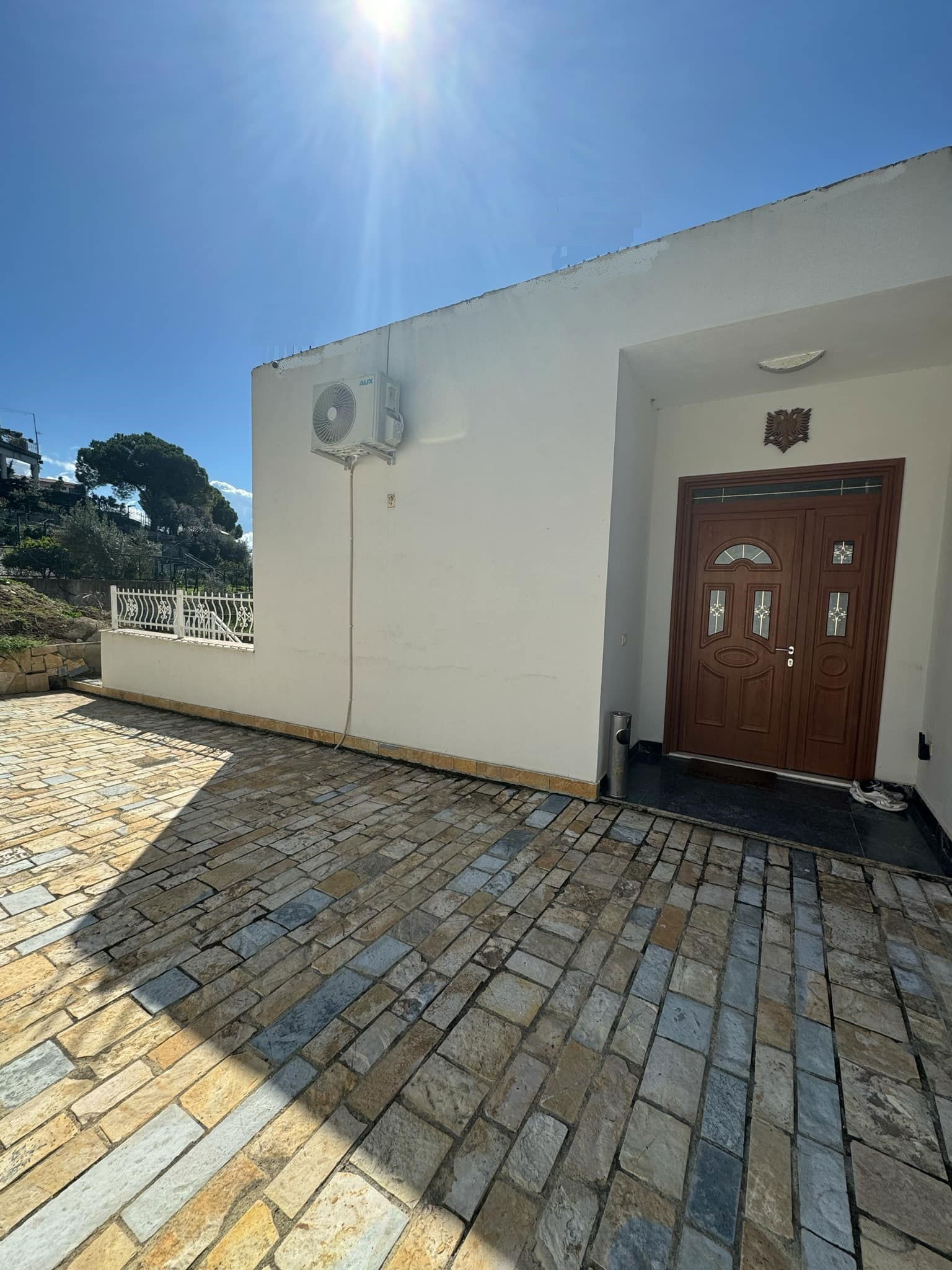 Albániában kertes családi ház eladó!