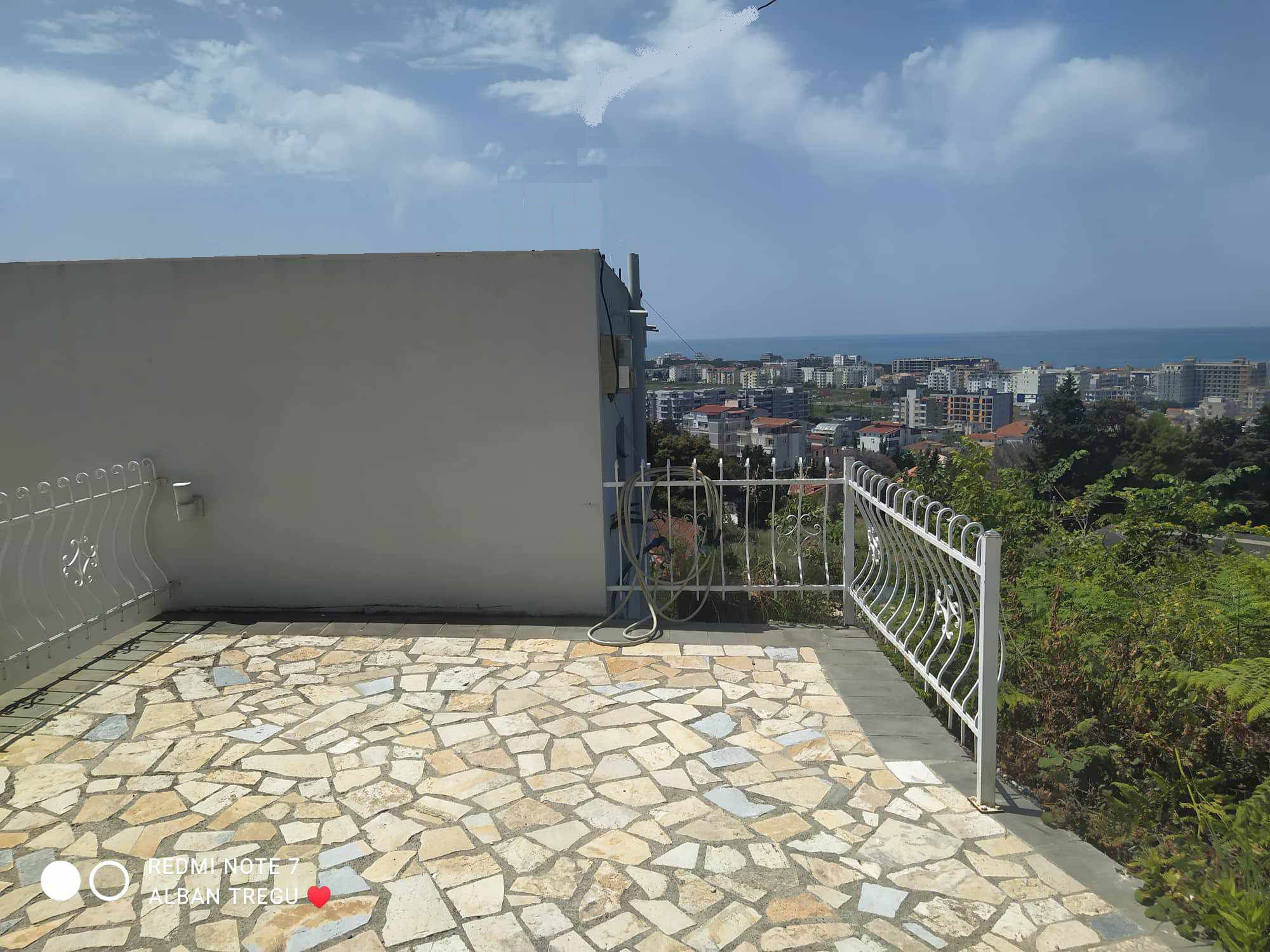 Albániában kertes családi ház eladó!